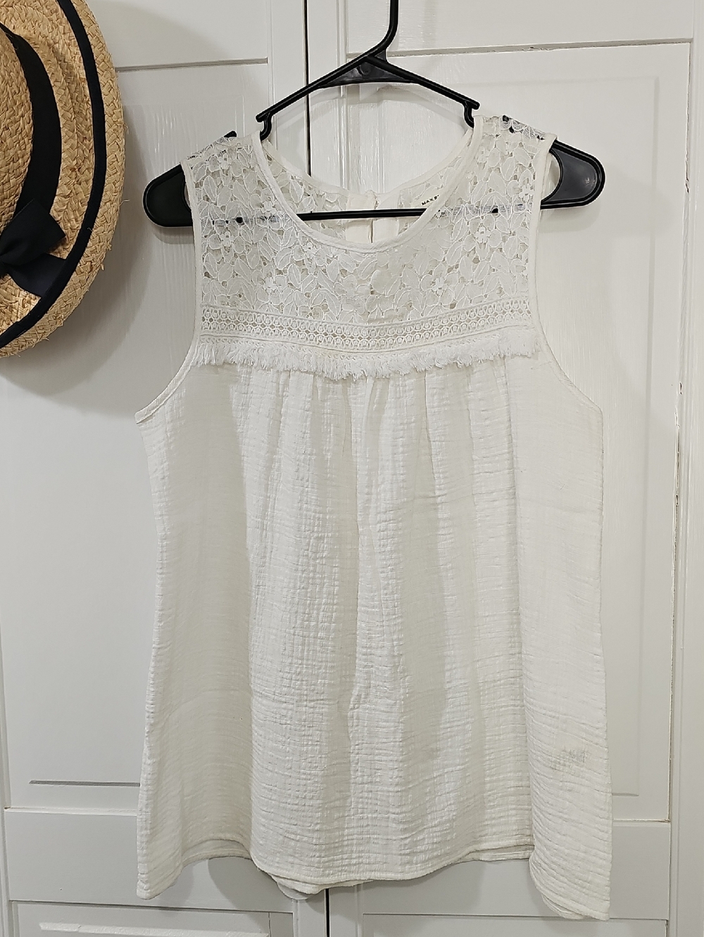 Max Studio White Lace-Yoke Sleeveless Tank Top 100% Cotton.